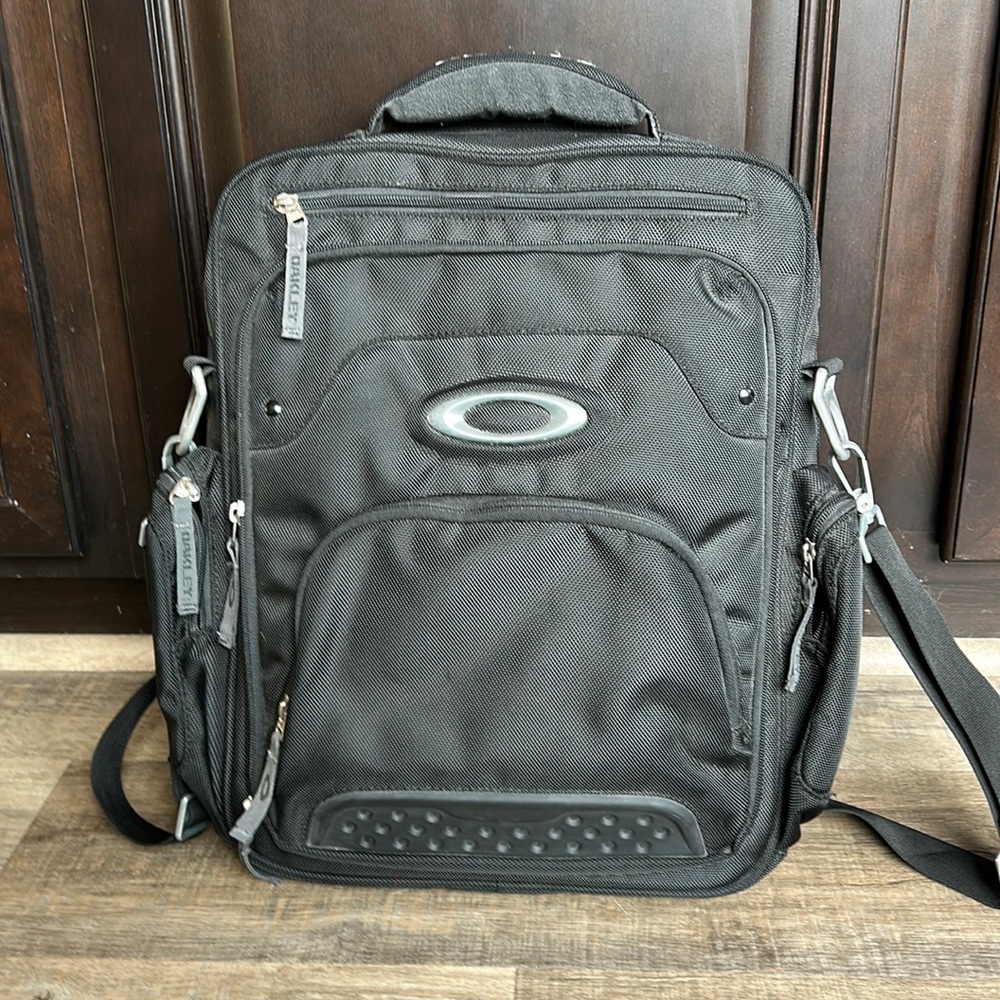 Oakley vertical laptop bag